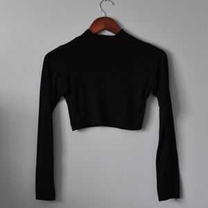 black long sleeve crop top